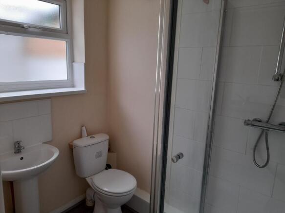 2 bed End of Terrace to rent Image 4