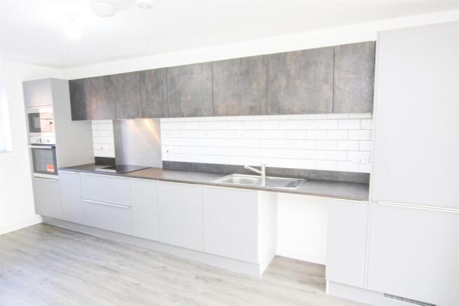 3 bed Semi-Detached to rent Image 5