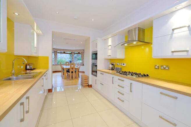 7 KITCHEN