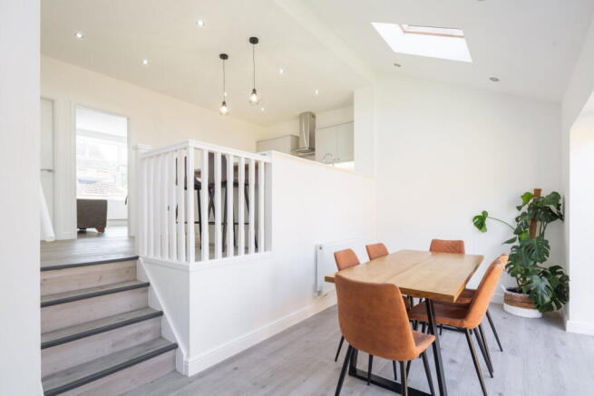 5 bed Semi-Detached for sale Image 8
