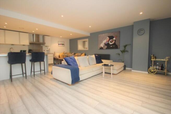 261341_P147065_IM...