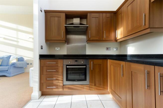 4 Queens Manor Kitchen 2.jpg