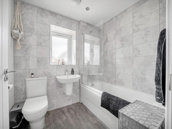4 bed Detached for sale Image 9
