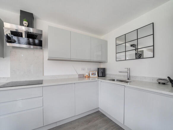 4 bed Detached for sale Image 4