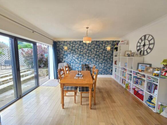 5 bed Detached for sale Image 5