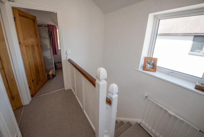 FIRST FLOOR LANDING