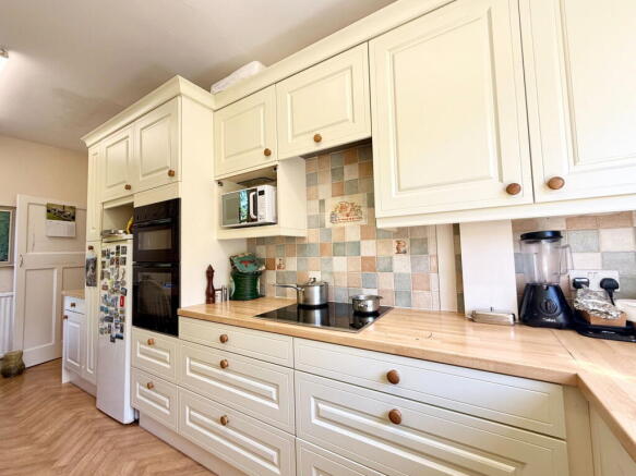 4 bed Semi-Detached for sale Image 9