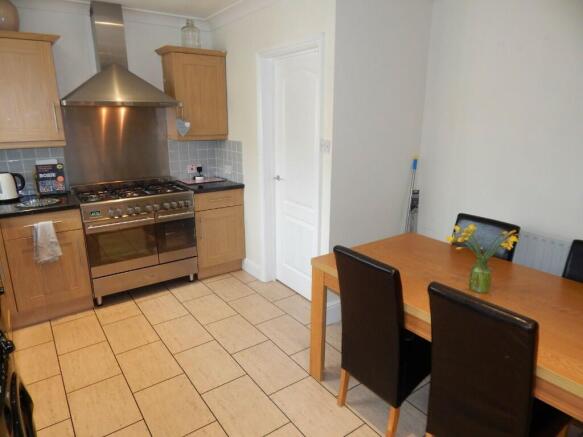 KITCHEN/DINING ROOM