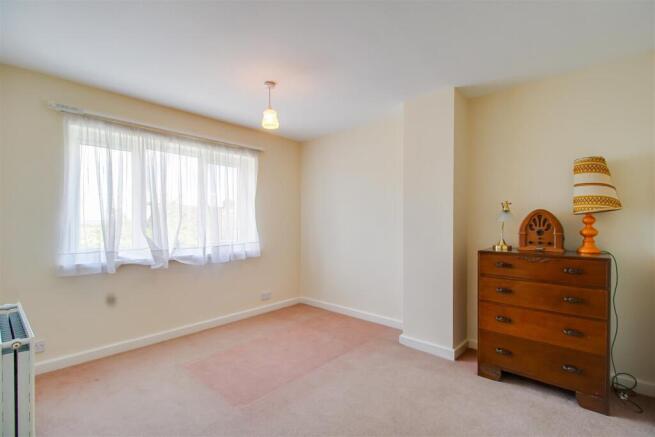 5 bed Semi-Detached for sale Image 8