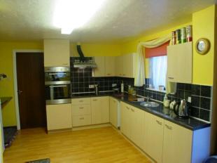KITCHEN/BREAKFAST RM