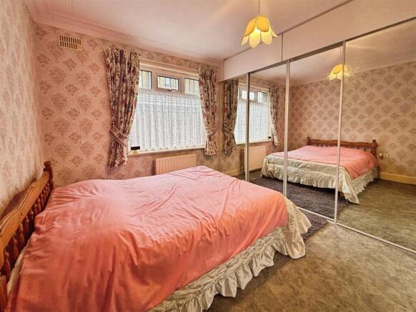 3 bed Detached Bungalow for sale Image 12
