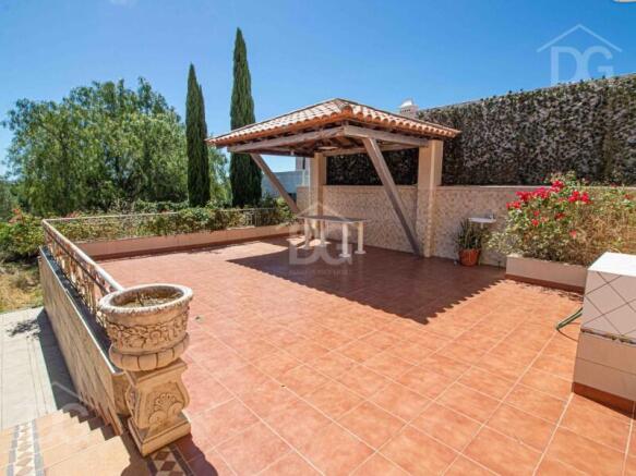 plot-property-spacious-detached-villa-countryside