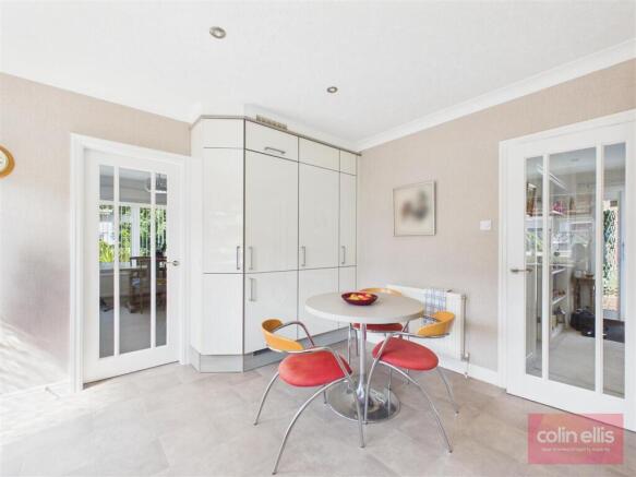 2 bed Detached Bungalow for sale Image 8