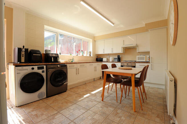3 bed Semi-Detached for sale Image 6