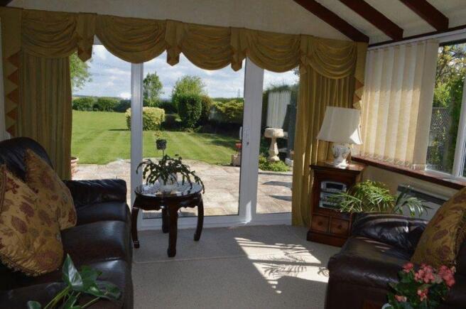 LOUNGE UPPER AREA