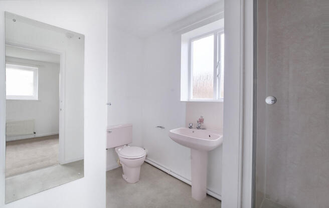 4 bed Detached to rent Image 7