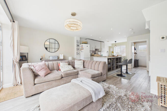 Lounge / Kitchen