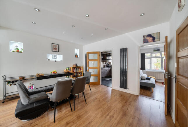 1376244-12-690b2b...