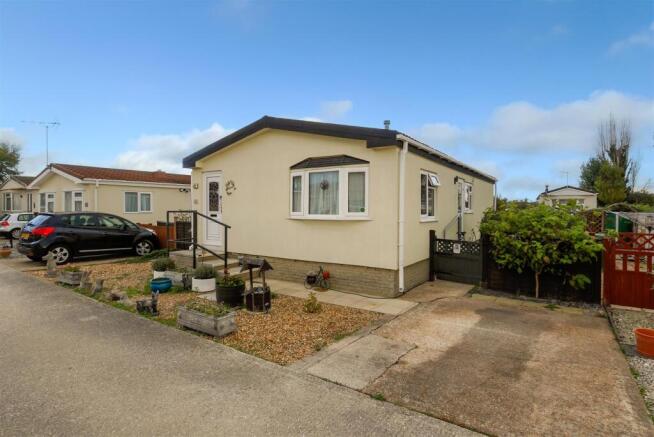 2-bed caravan on Climping Park, Bognor Road, Climping, £160,000