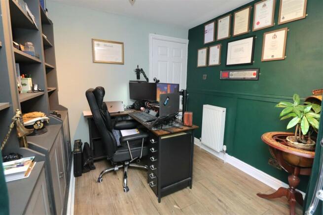 2 bed House to rent Image 5