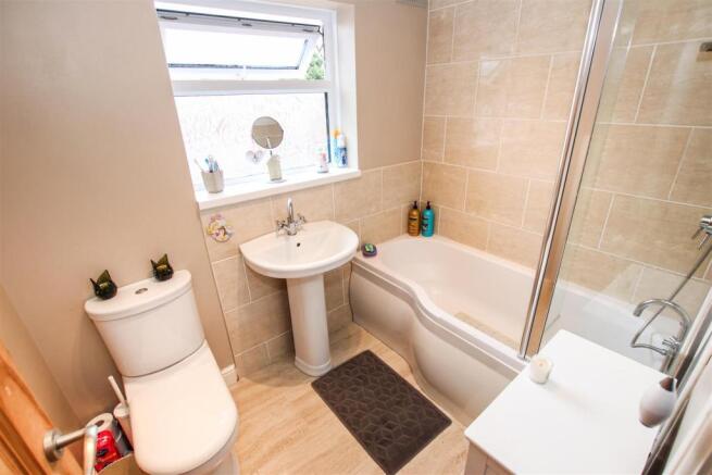 FIRST FLOOR BATHROOM