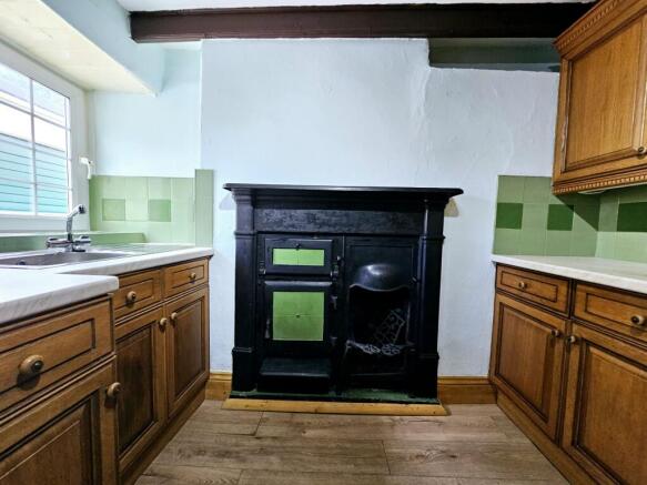 4 bed Detached for sale Image 8