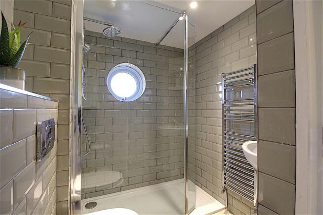Ensuite to Bed 1