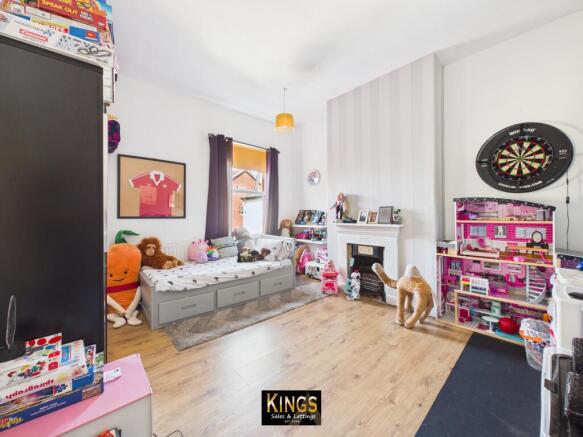5 bed Town House for sale Image 12