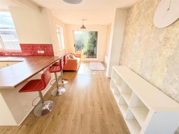 OPEN PLAN L-SHAPED DINING KITCHEN