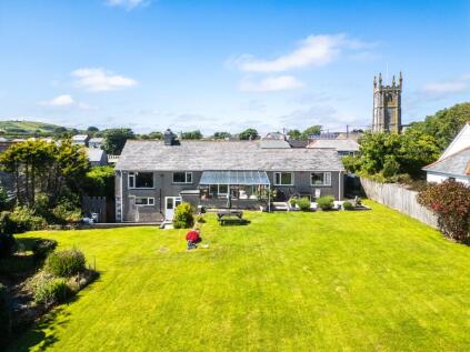 Breage, Detached family home with no chain