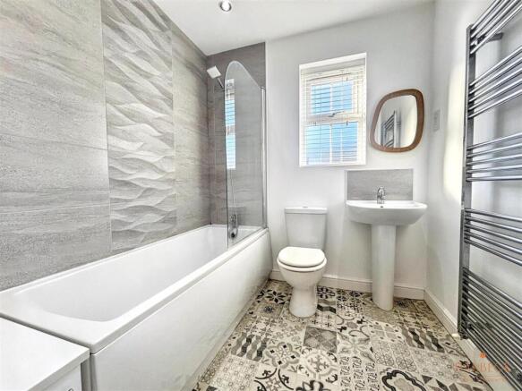 2 bed Semi-Detached for sale Image 8