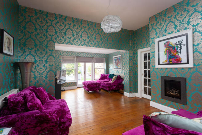 6 bed Detached for sale Image 5