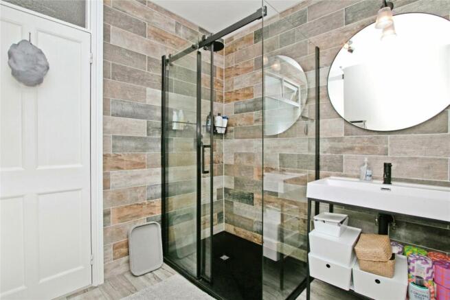 Shower/Cloakroom