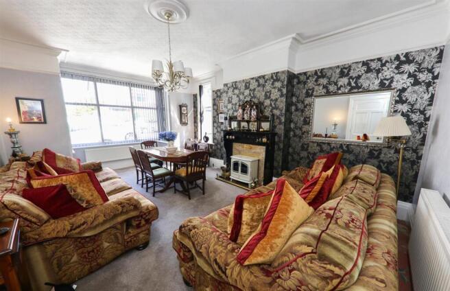 5 bed Semi-Detached for sale Image 9
