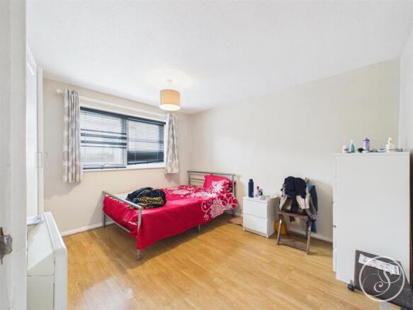 1 bed Detached for sale Image 7