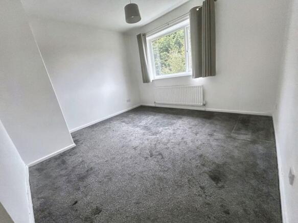 3 bed Semi-Detached to rent Image 6