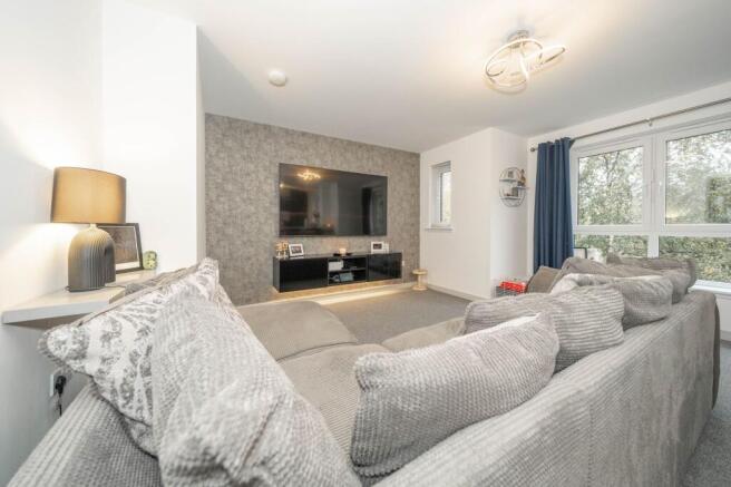 Kaims Crescent, Kirkton, Livingston, EH54 7FX photo 4