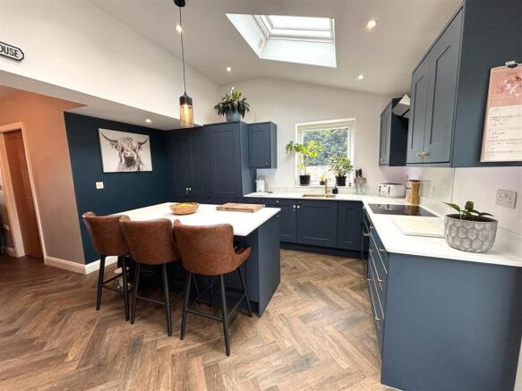 3 bed Semi-Detached for sale Image 11