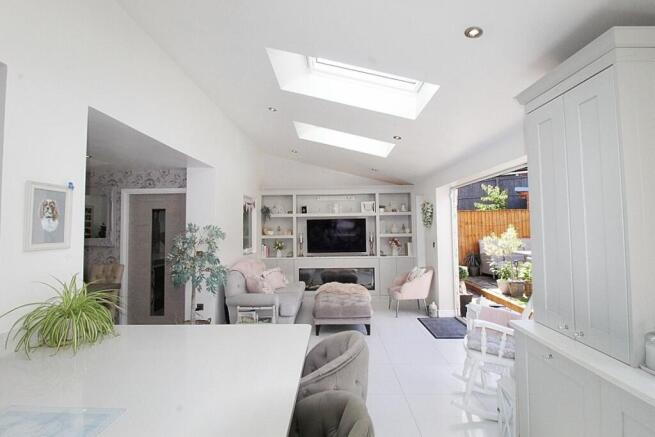 4 bed Detached for sale Image 7