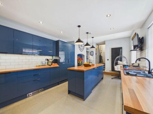 8 bed Terraced for sale Image 9