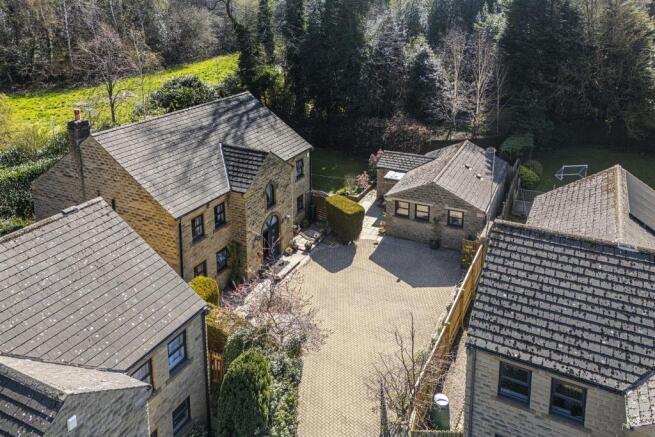 6 bed Detached for sale Image 6