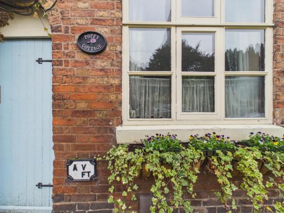 CAM03293G0-PR0260-STILL063