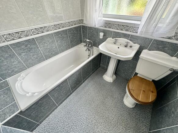 4 bed Detached Bungalow for sale Image 7