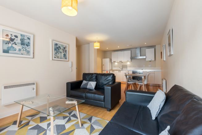 2 bed Apartment to rent Image 4
