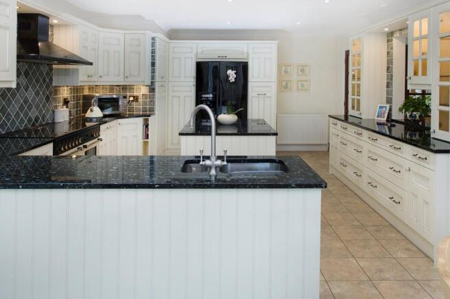 Kitchen / Breakfa...