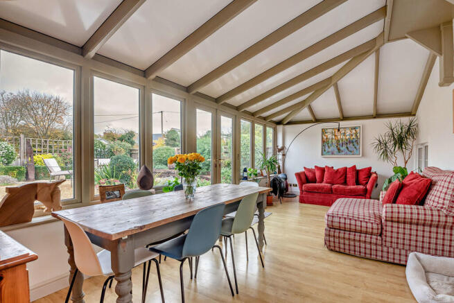 8667870-interior0...