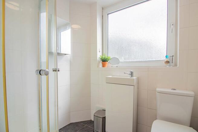 Ensuite to Bed 1