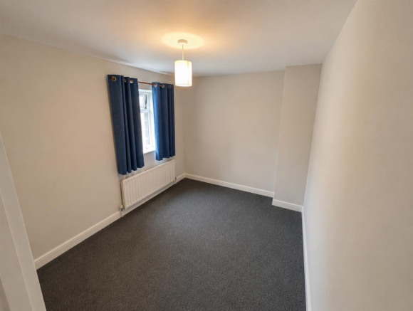 2 bed Terraced to rent Image 6