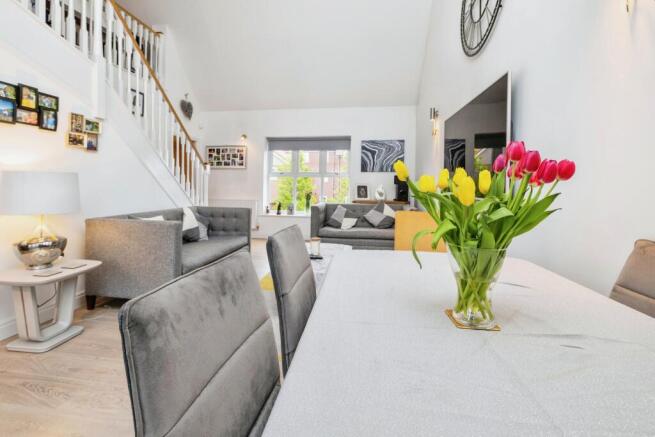 Lounge/Dining Room