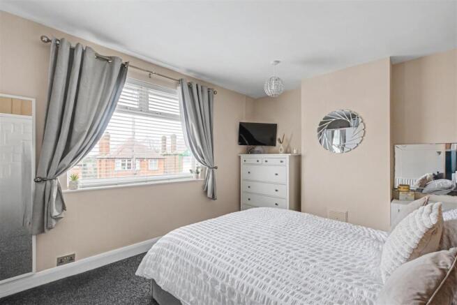 Bedroom 1_1.jpeg